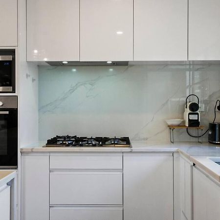 Not Usually Available - Lucky U! Auckland Extérieur photo