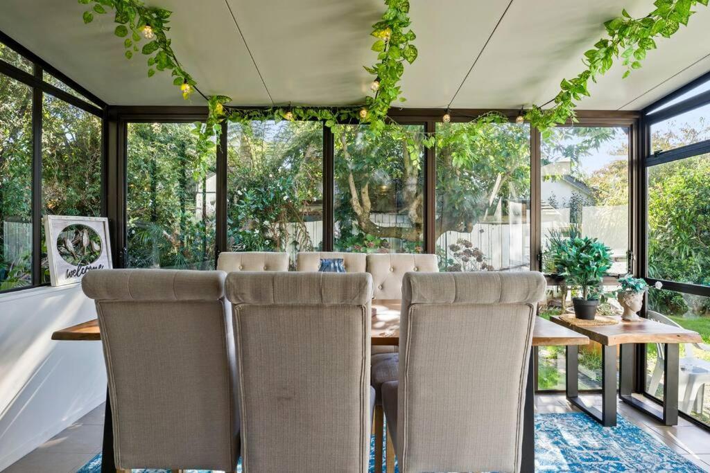 Not Usually Available - Lucky U! Auckland Extérieur photo