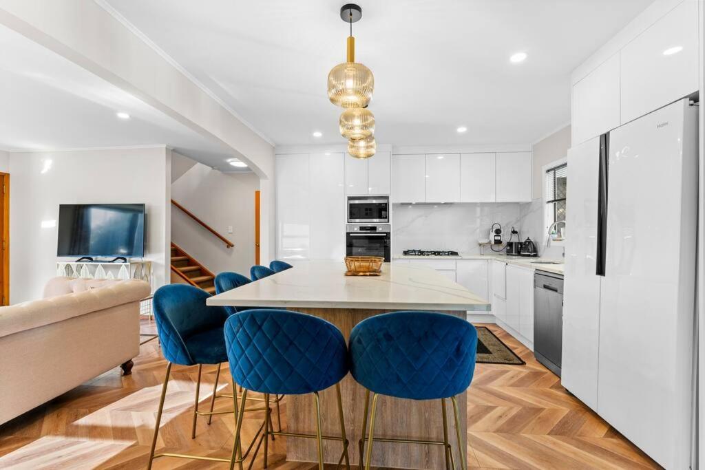 Not Usually Available - Lucky U! Auckland Extérieur photo
