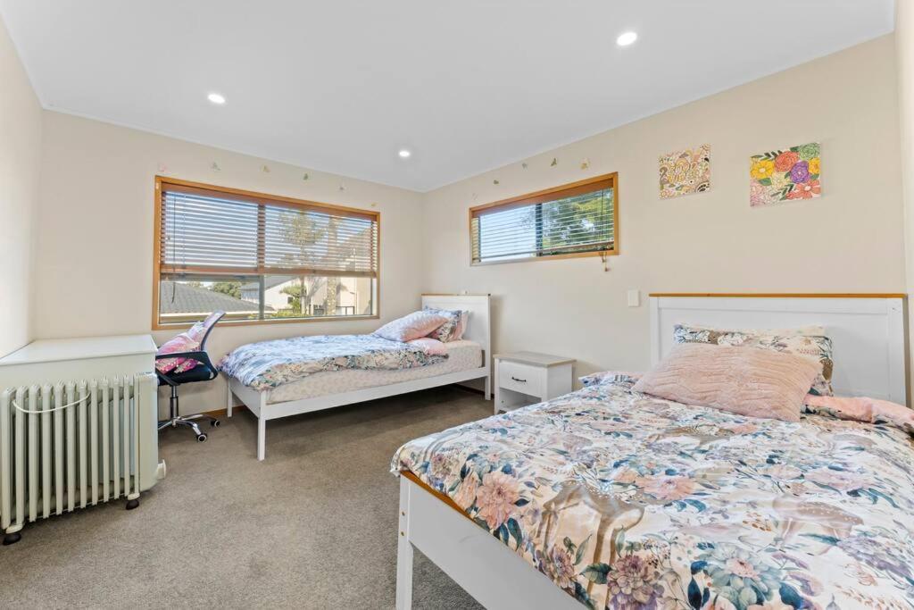 Not Usually Available - Lucky U! Auckland Extérieur photo