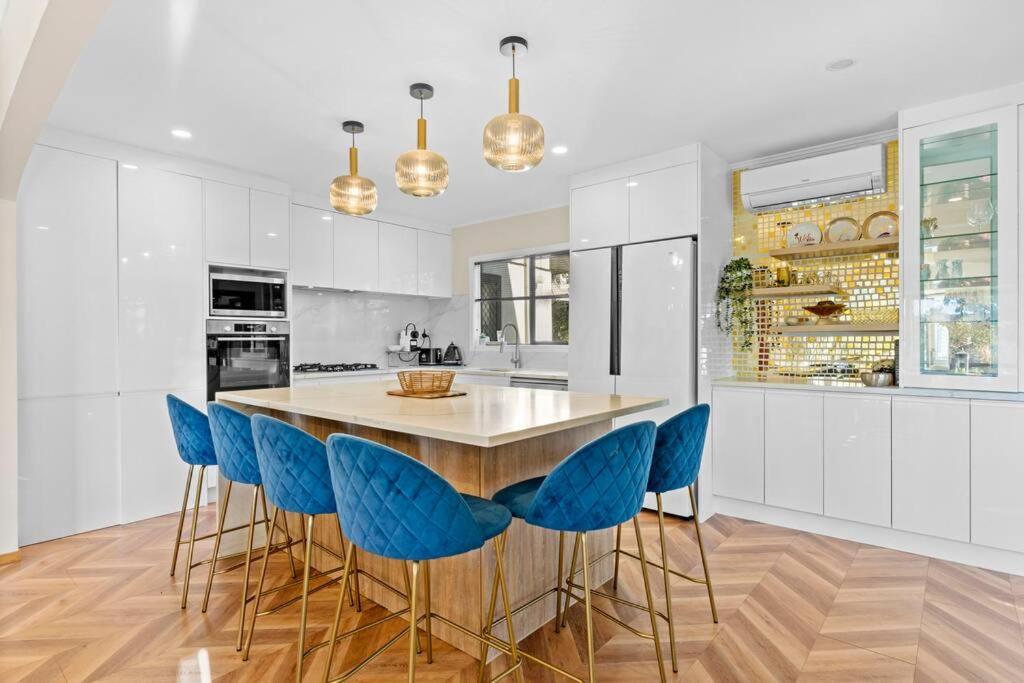 Not Usually Available - Lucky U! Auckland Extérieur photo