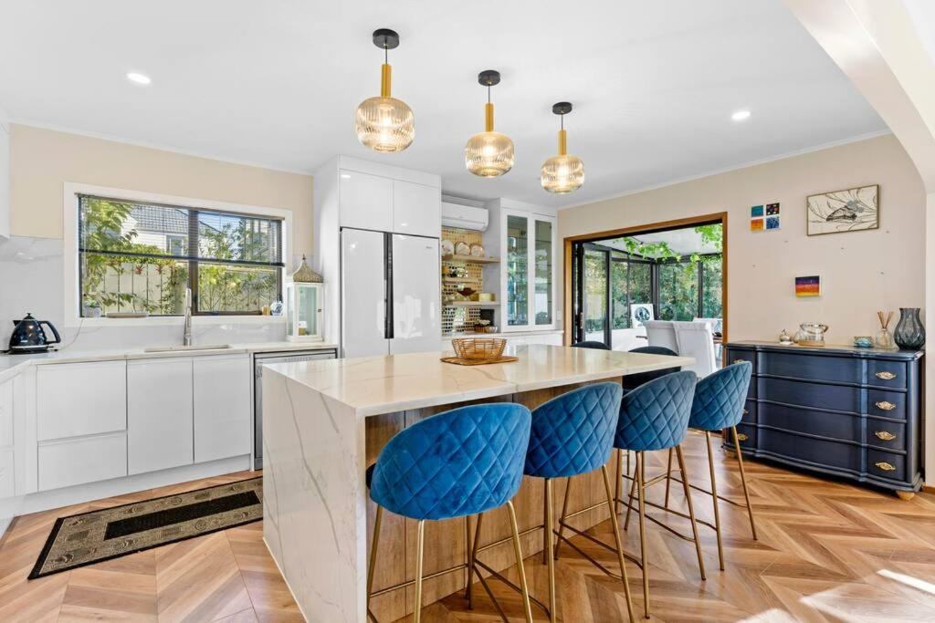 Not Usually Available - Lucky U! Auckland Extérieur photo