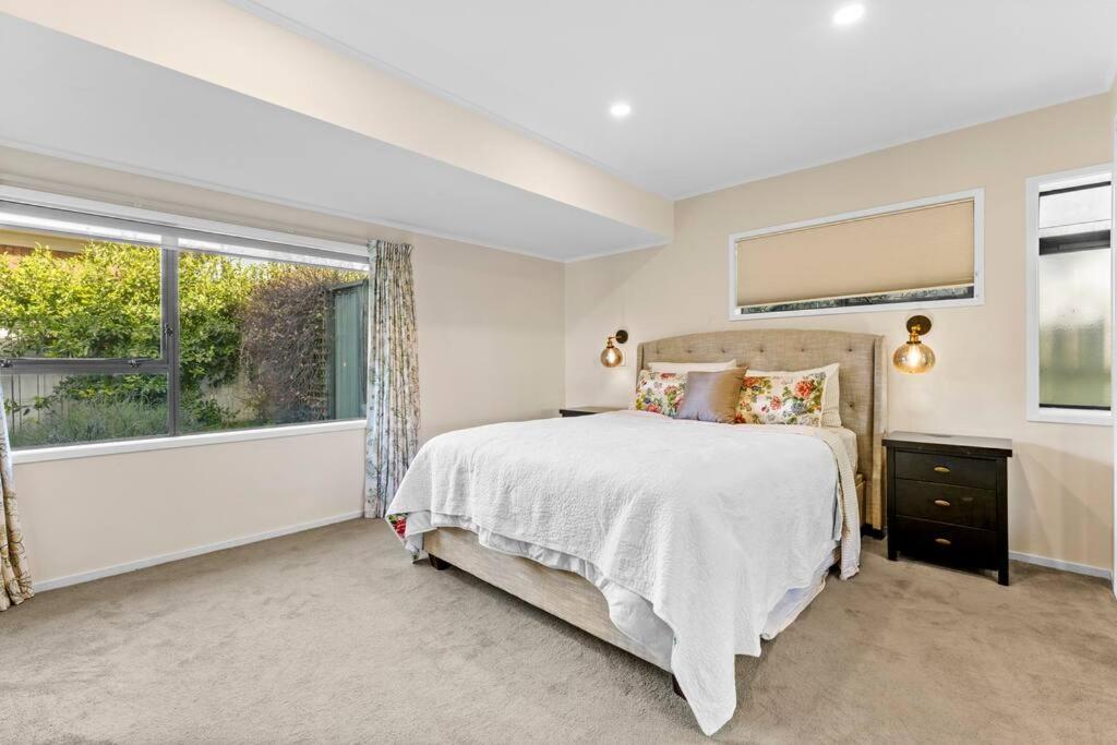 Not Usually Available - Lucky U! Auckland Extérieur photo