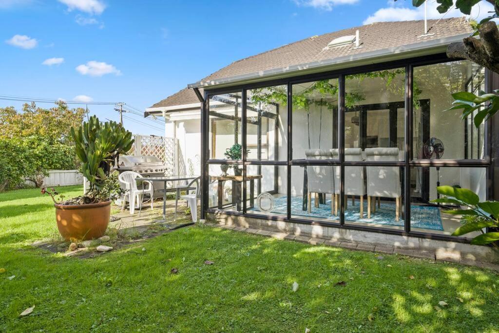 Not Usually Available - Lucky U! Auckland Extérieur photo