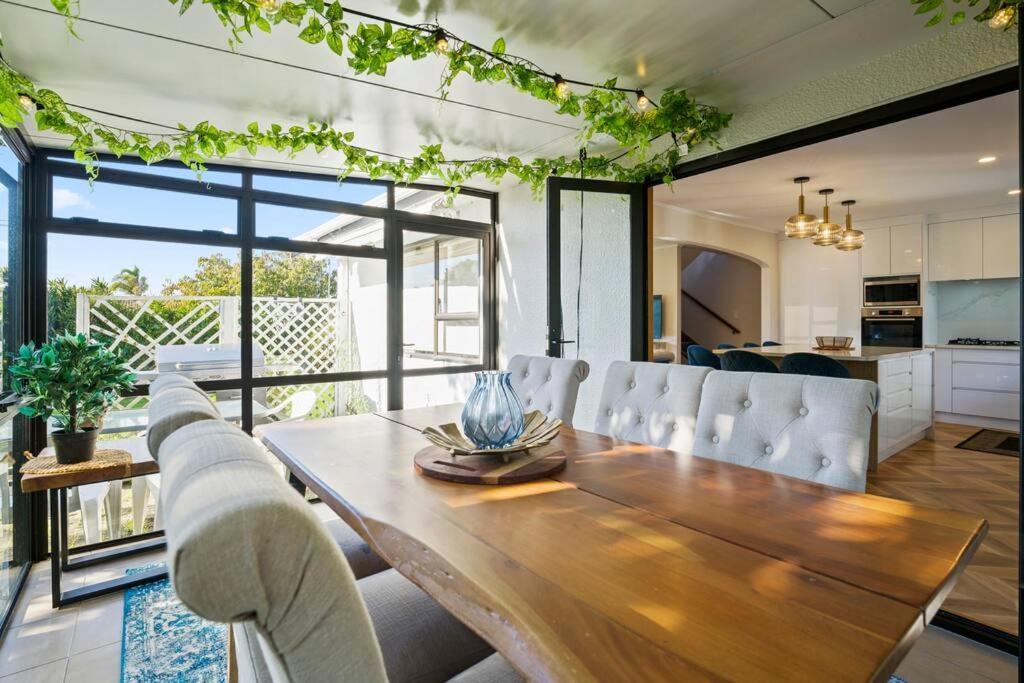 Not Usually Available - Lucky U! Auckland Extérieur photo