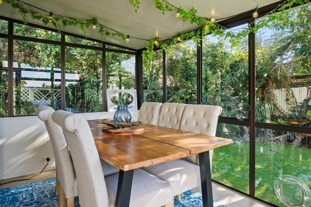Not Usually Available - Lucky U! Auckland Extérieur photo